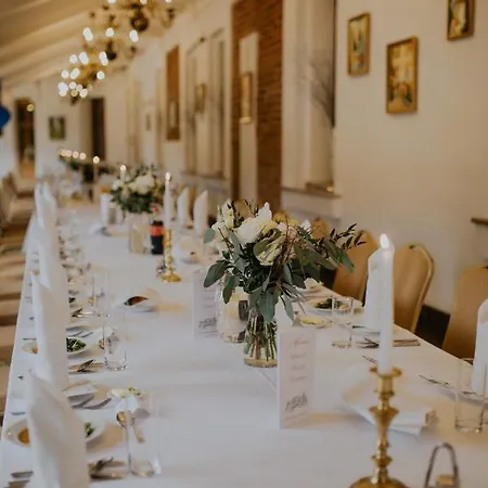 Szálloda Zamek Dom Polonii Pułtusk