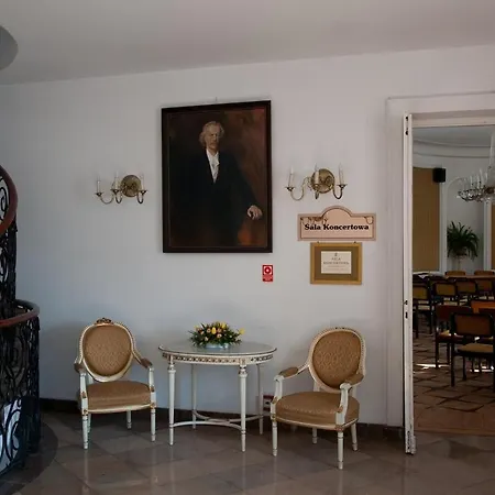 Zamek Dom Polonii Hotel 3*