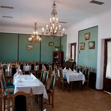 Готель Zamek Dom Polonii 3*