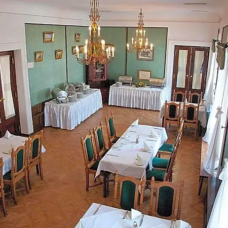 Hotel Zamek Dom Polonii 3*