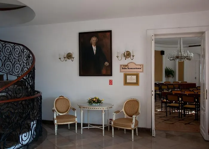 Zamek Dom Polonii Hotel 3*