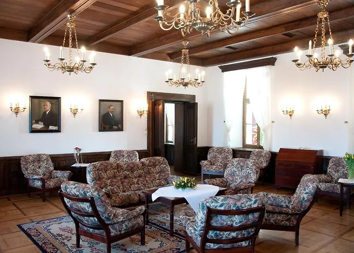 Hotel Zamek Dom Polonii 3*