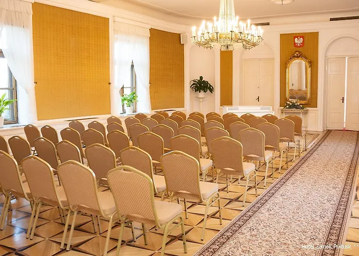 Hotel Zamek Dom Polonii 3*